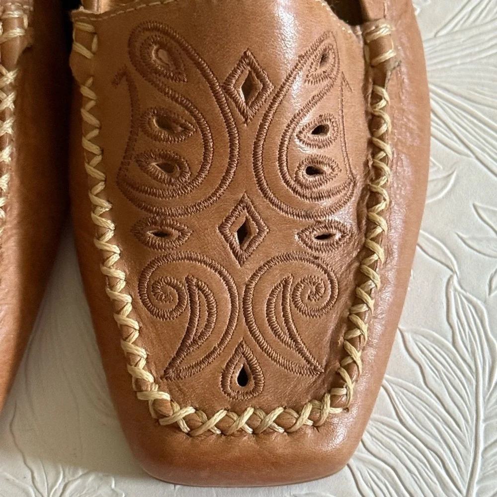 Liz Claiborne Brown Leather Loafers Classic Moccasin Style Size 6.5 Boho Classic